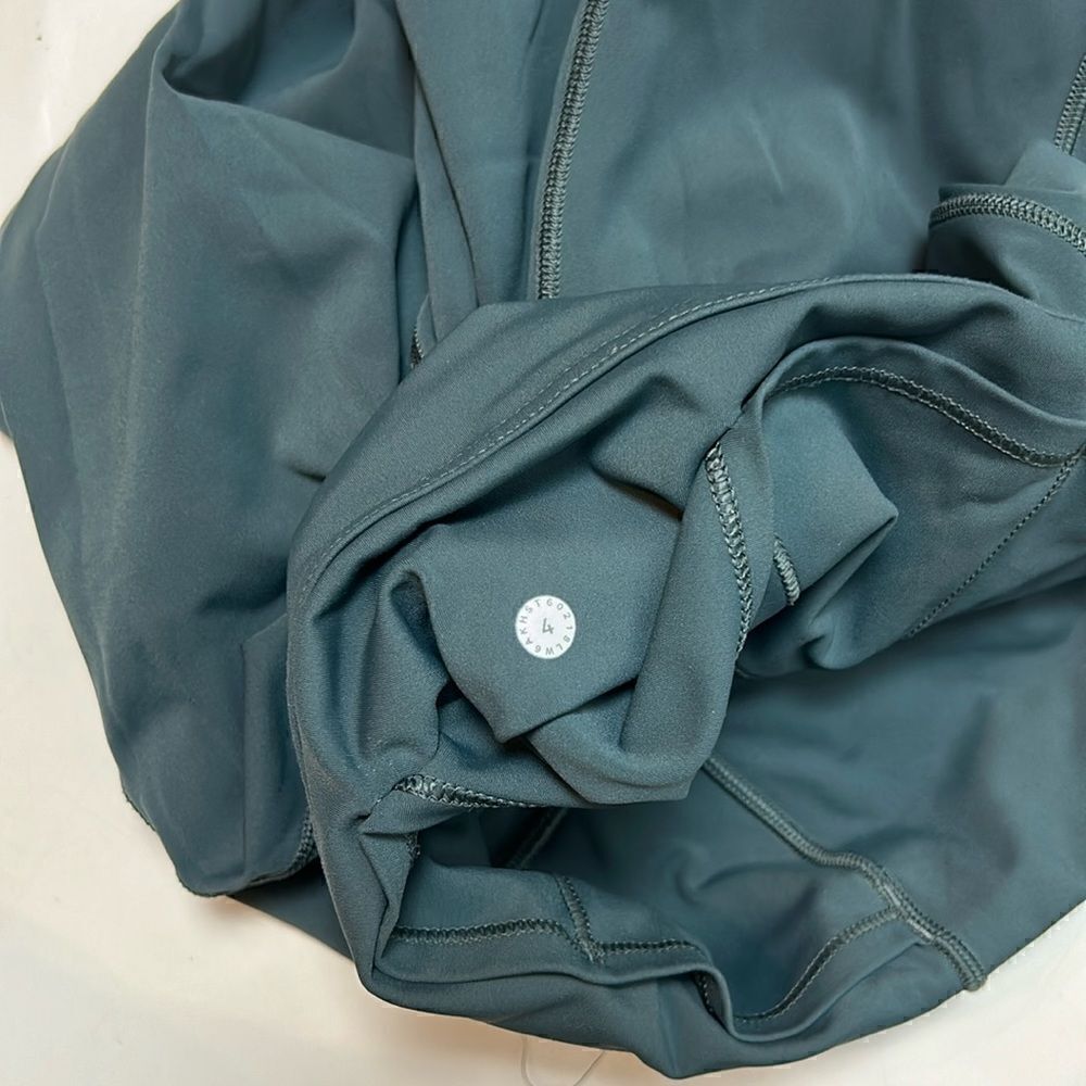 Lululemon Fast And Free reflective size 4 cropped Capri - Picture 3 of 8